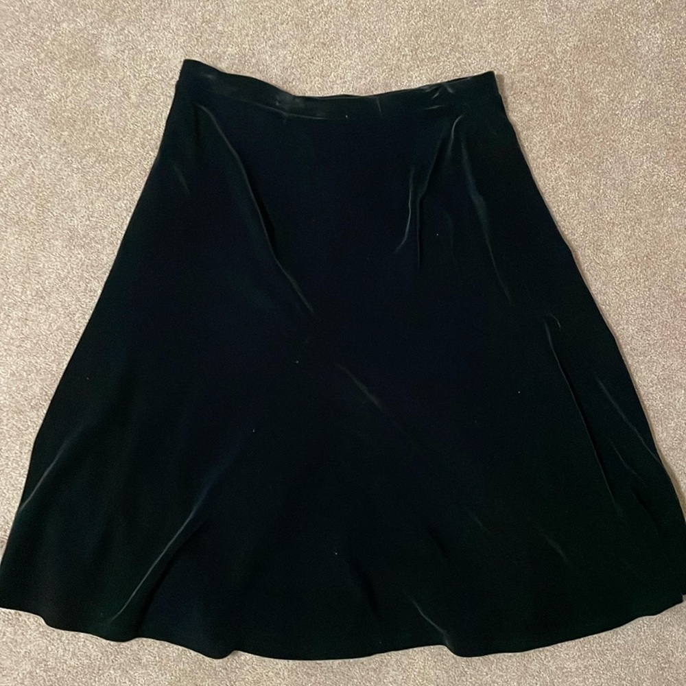 Vintage Old Navy a-line velveteen skirt in black. Size M, runs a bit small. EUC